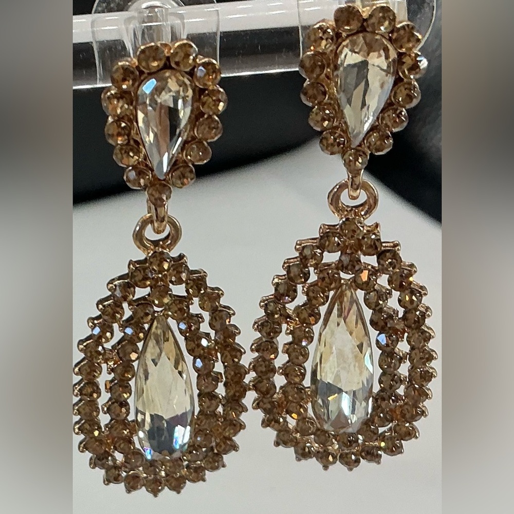 LARGE CRYSTAL TEARDROP GOLD TONE DROP EARRINGS